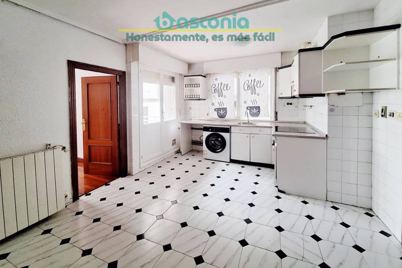 Vivienda en el centro-Ariz con ascensor y balcón. Ref.-642 en venta en Vizcaya